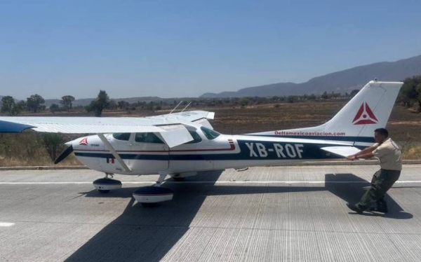 Avioneta aterrizó de emergencia en el Macrolibramiento por falla del motor