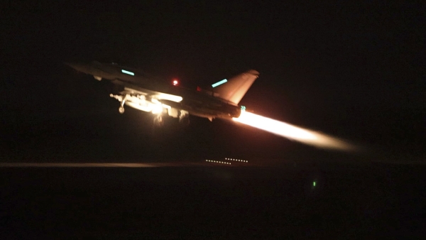 Avión Typhoon de la RAF despegando de Chipre, para una misión de ataque a objetivos en Yemen, Akrotiri, Chipre, 11 de enero de 2024.