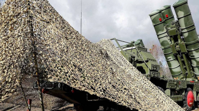 El sistema de lanzamiento de misiles antiaéreos S-400 Triumf.