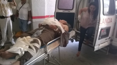 Ejecutan a otro de Los Menchos en el crucero de El Tuito, por la carretera federal 200; en el lugar murió Roberto López y su hijo; hay dos lesionados que fueron alcanzados por las balas