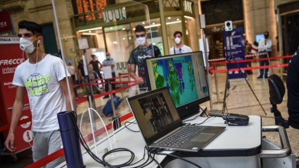 Imagen reciente de control de temperatura en una estación italiana 