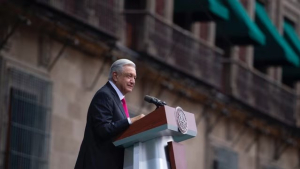 "México no es una colonia de EE.UU.": López Obrador en el mitin por la Expropiación Petrolera