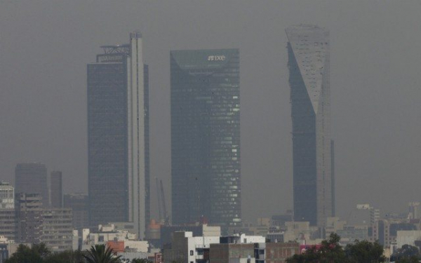 Vista de la Ciudad de México en una contingencia ambiental. 