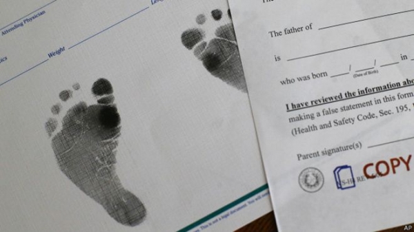 Las autoridades de varios condados de Texas se están negando desde hace meses emitir los correspondientes certificados de nacimiento.