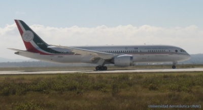 El nuevo avión del presidente en la base militar de Santa Lucía.
