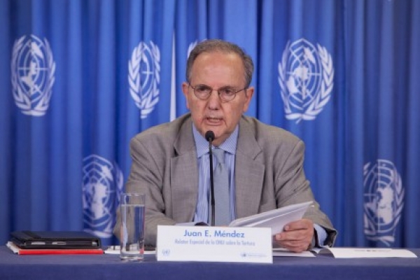 Juan E. Méndez, relator de la ONU. 
