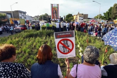 Coronan a la Virgen; protestan, de nuevo, vs. Sincretismo