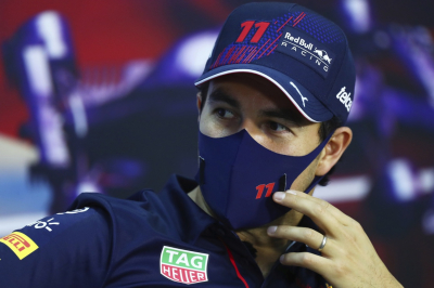 Sergio Pérez, de Red Bull, durante una conferencia previa al inicio de la temporada de Fórmula Uno en Barhéin, el 25 de marzo de 2021.