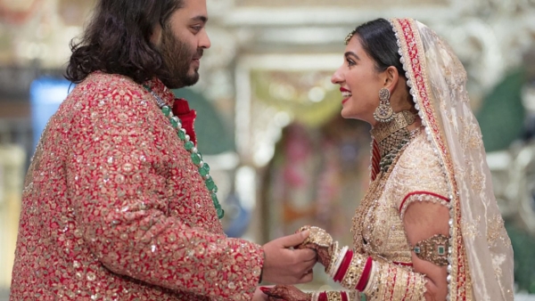 Anant Ambani y Radhika Merchant durante su boda, Mumbai (India), 12 de julio de 2024.