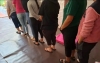 La mamá de una de las víctimas acudió al lugar, en el cruce de las calles Sebastián Cornejo y Mariano Olivares, para que le regresaran a su hija