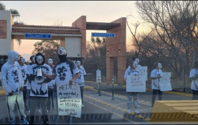 Protestan enmascarados contra UdeG; Villanueva acusa al Gobierno de Jalisco
