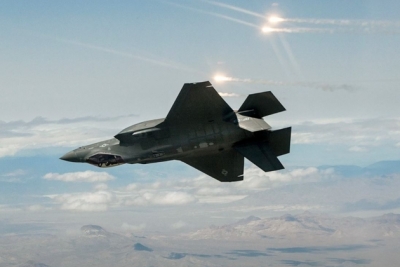 El F-35 esquiva un misil antiaéreo hutí