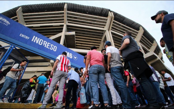 Otra de las medidas aprobadas es que a los aficionados ya no sé les pedirá su certificado de vacunación para poder acceder a los estadios, pero sí se deberá mantener el uso del cubrebocas.