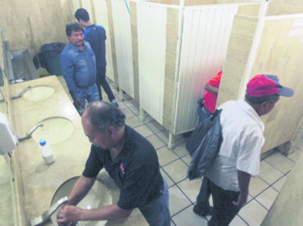 La propuesta pretende dar mantenimiento a los sanitarios, pues una tercera parte de ellos se encuentra inservible.