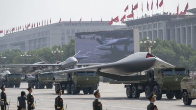 Una formación de combate no tripulada aérea participa en el desfile militar del Día de la Victoria en Pekín, China, el 3 de septiembre de 2025.