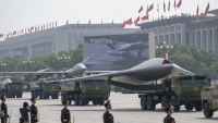 Una formación de combate no tripulada aérea participa en el desfile militar del Día de la Victoria en Pekín, China, el 3 de septiembre de 2025.