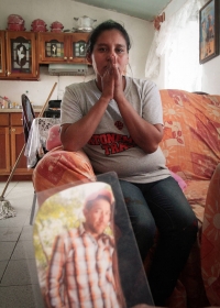 Juanita veía cómo su esposo se desesperaba por no encontrar trabajo y rondaban en él las ideas suicidas hasta que un día lo hizo.