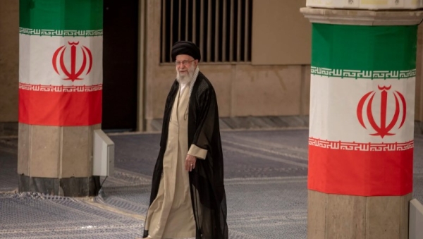 El líder supremo iraní, Ali Khameni, el día de las elecciones en Irán en junio.