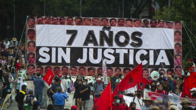 Protesta por la desaparición de los 43 estudiantes de Ayotzinapa, Ciudad de México, 26 de septiembre de 2021.