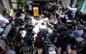 El equipo de doctores que está atendiendo a Vicente Fernández ofreció un reporte del estado de salud del cantante.