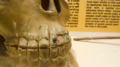 Estudio revela por qué los mayas se incrustaban piedras preciosas en los dientes