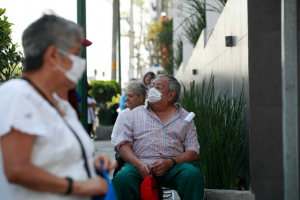 Alrededor de 20 mil mexicanos que se iban a retirar del mercado laboral sin una pensión vitalicia lograrán obtener una, esto gracias a adecuaciones.