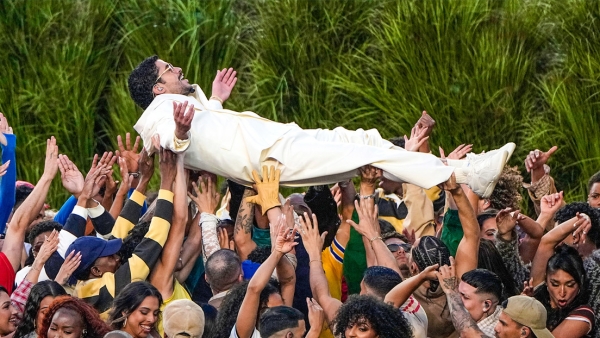 Bud Bunny durante su presentación en el medio tiempo del Súper Bowl,Luisiana 8 de febrero de 2025.