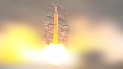 Irán ataca una segunda refinería de Israel