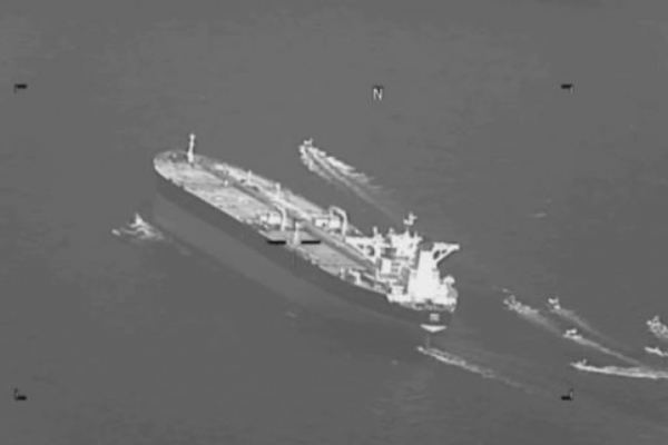 Estados Unidos publica impactante video del secuestro del petrolero Niovi en el Estrecho de Ormuz con rusos a bordo