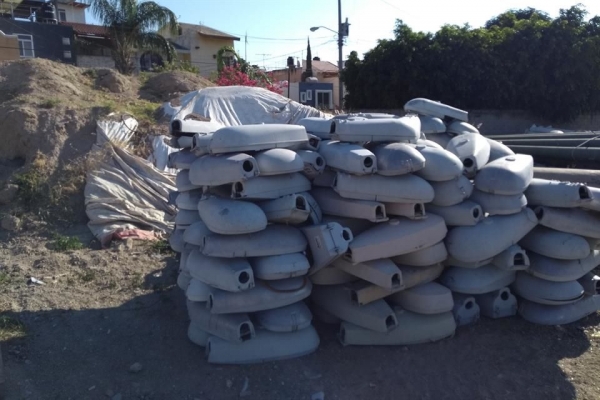 Desde hace más de un año, hay un &quot;cementerio&quot; de cientos de piezas y equipos tirados en un patio municipal, sobre la lateral de Periférico, en la Colonia Parques Tepeyac.