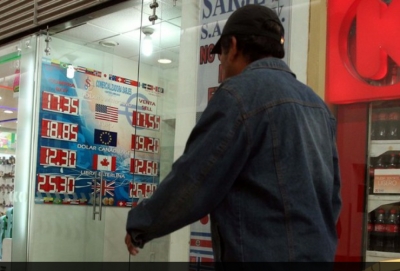 Cotización del dolar en el AICM