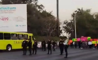 Manifestación colapsa la carretera a Chapala en sentido al aeropuerto
