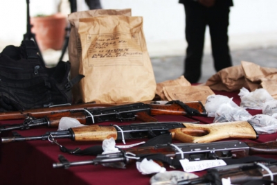 Armas decomisadas por la Fiscalía de Jalisco.