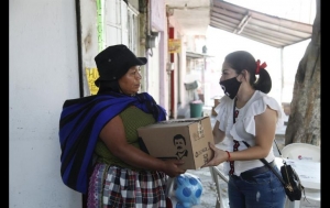 Entregan despensas con la imagen del "Chapo" Guzmán en Guadalajara