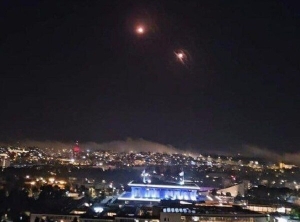 Al menos 7 misiles impactaron en la base aérea israelí de Ramon