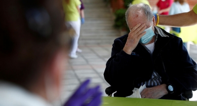 España: &quot;Pedían agonizantes que los hospitalizaran y no lo hicieron&quot;: residencia de ancianos en Madrid