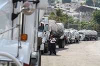 Distribución de combustible en pipas en el estado de Guerrero.