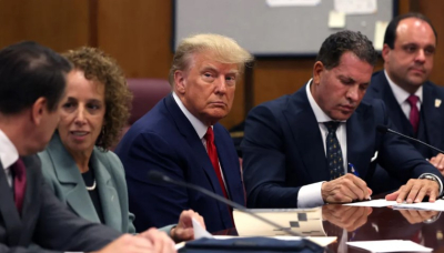 El expresidente Donald Trump durante la audiencia en una corte de Manhattan.
