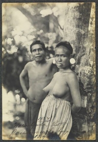 Facebook restablece una foto de dos indios semidesnudos que censuró al Gobierno de Brasil