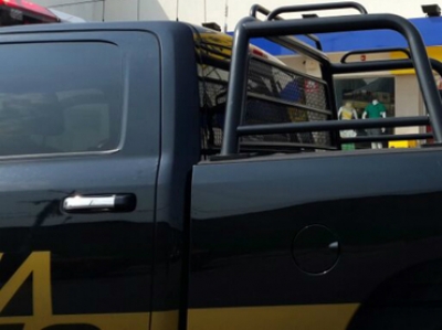 Personal de la Fiscalía acudió al sitio para recabar evidencias para dar con los delincuentes.