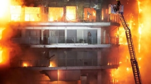 Un revestimiento de poliuretano altamente inflamable cubría el edificio.