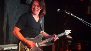 Eddie Van Halen murió este martes a los 65 años.