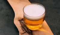 Crean una cerveza elaborada a partir de abejas asesinas de Namibia