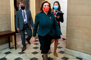 Pelosi se aseguró el puesto con 216 votos a favor y 208 en contra.