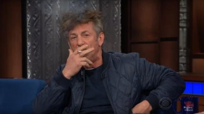 Sean Penn, durante su entrevista con Stephen Colbert