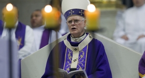 VIDEO: Una mujer agrede al arzobispo de Sao Paulo en plena misa en la catedral