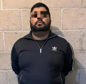 Nacido en Badiraguato, Sinaloa, a sus 35 años tenía una basta carrera criminal en la que se le atribuía una masacre y el secuestro de policías.