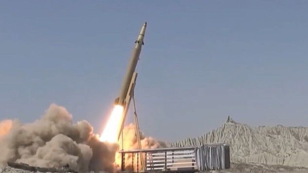 Irán presenta su nuevo misil balístico “Qasem Basir” con tecnología furtiva