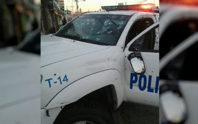 Así quedó la patrulla de la policía municipal cuyos elementos repelieron una de las agresiones.