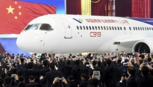 El avión comercial chino C919, presentado en Shanghái
